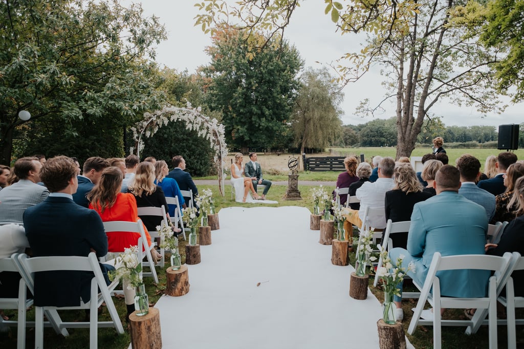 Ceremonie in de Carelshaven tuin